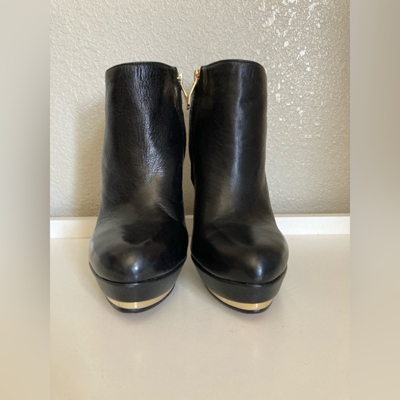 Vince Camuto 5” stiletto ankle leather boots with gold trim & hardware size 6.5 - Picture 4 of 10